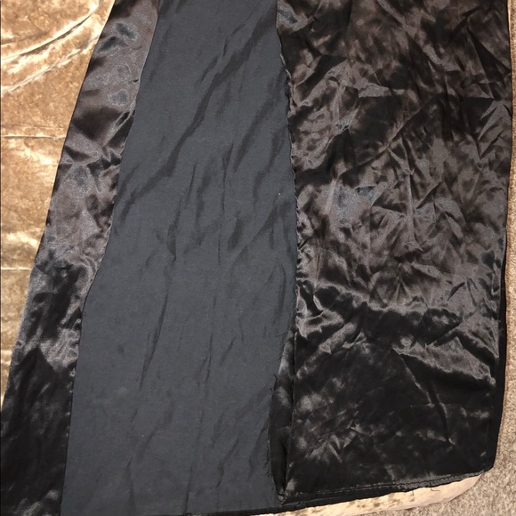 “Silk/satin” maxi skirt with high slit. Size 6. Sexy. - Picture 4 of 5
